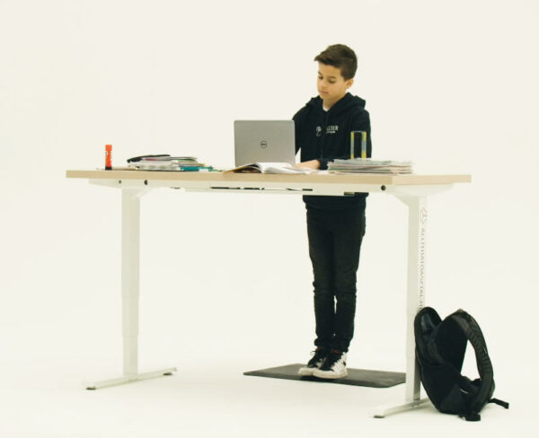StandUp Höhenverstellbarer Schreibtisch für SchülerInnen