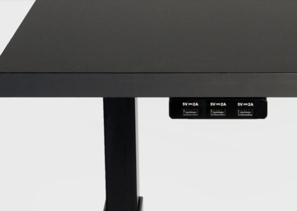 USB-Ladegerät 3-fach am ErgoWork höheverstellbaren Schreibtisch montiert